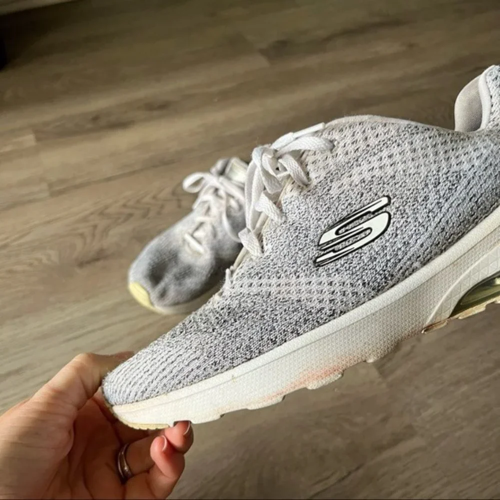 Skechers Women’s Skech Air Extreme Running Sneakers in Grey and White Size 9.5